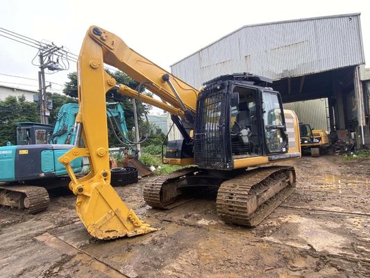 Excavadora acorta el boom de roca pesada y el brazo para excavar el túnel