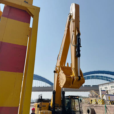 Excavadora de brazo largo diseñada para un alcance más largo y una durabilidad superior
